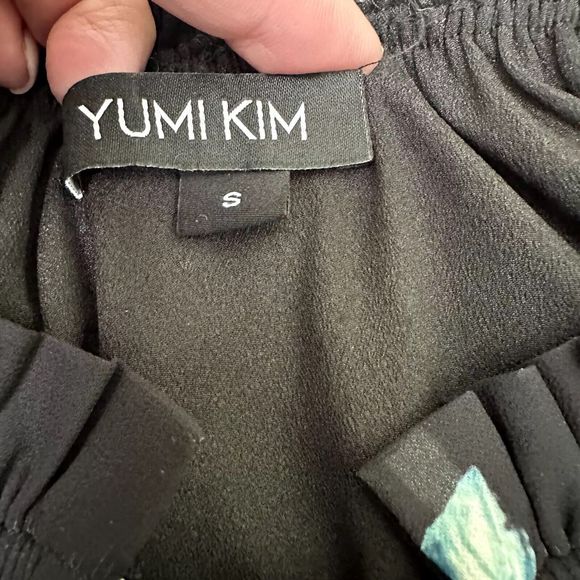 Yumi Kim Women’s Silk Blouse Sz S Black Pink Floral Print Tie Ruffled Neck - Picture 8 of 14